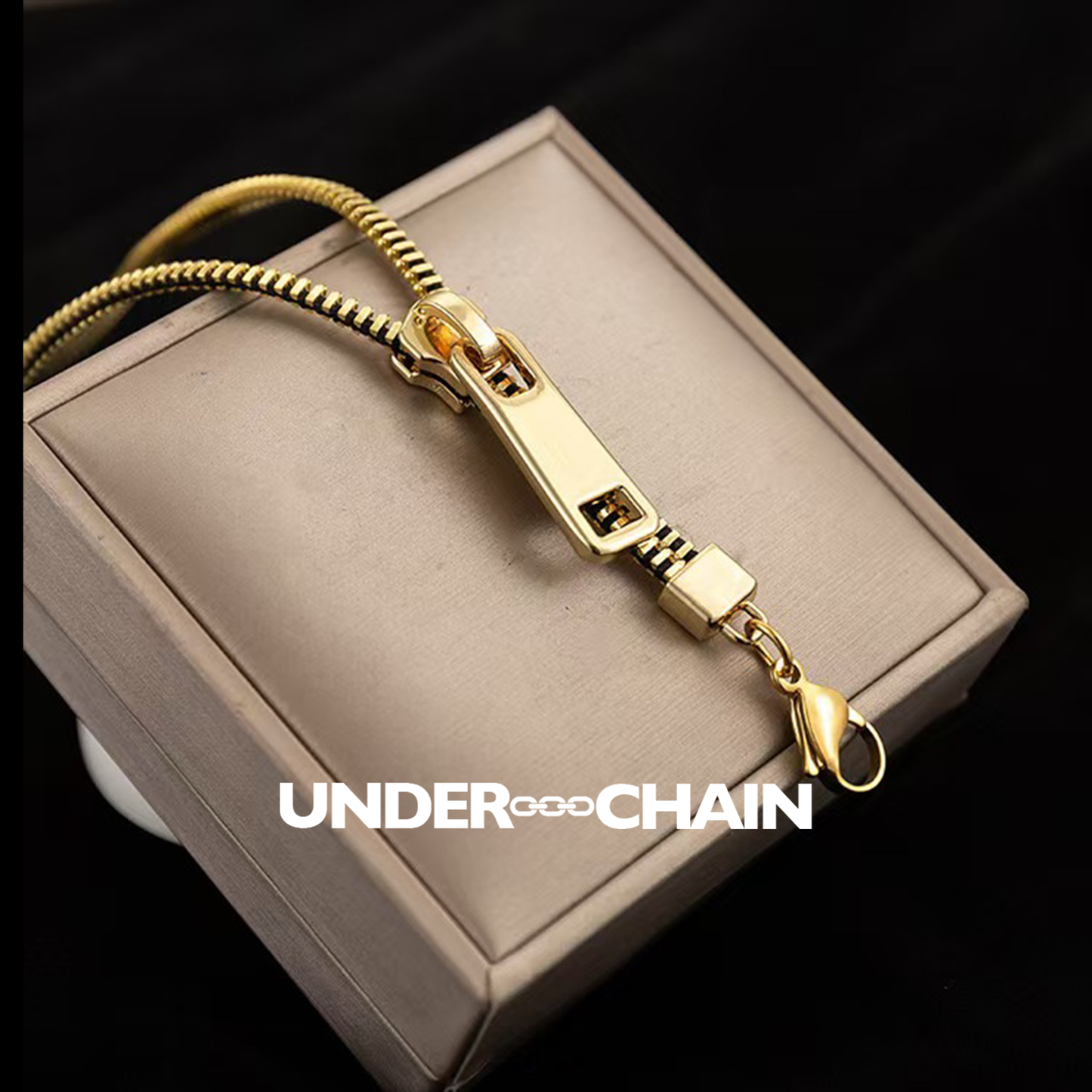 linear-gradient(90deg,rgba(242, 225, 111, 1) 0%, rgba(255, 213, 0, 1) 80%);